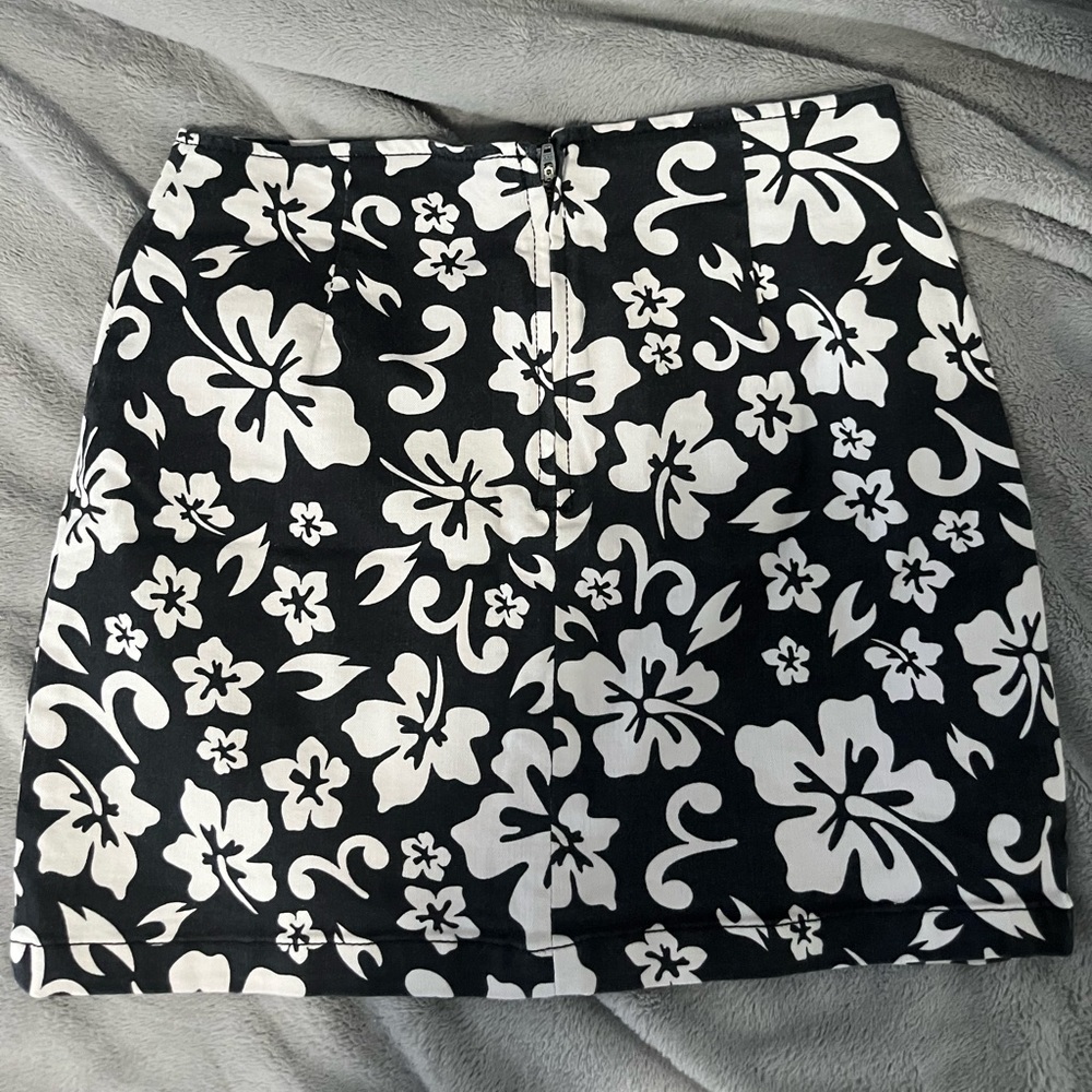 wild fable black and white skirt size 4